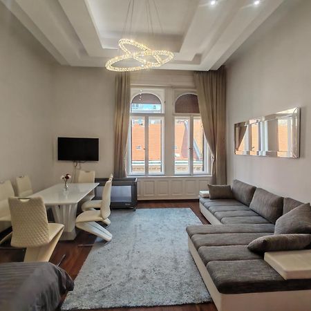 Basilika View Imperial Suite -Sas Street -Need Reservation For Free Parking Boedapest Buitenkant foto
