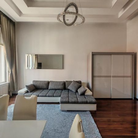 Basilika View Imperial Suite -Sas Street -Need Reservation For Free Parking Boedapest Buitenkant foto