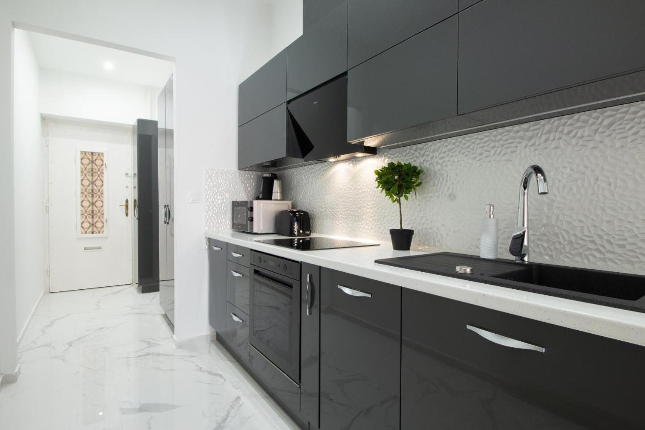 Basilika View Imperial Suite -Sas Street -Need Reservation For Free Parking Boedapest Buitenkant foto
