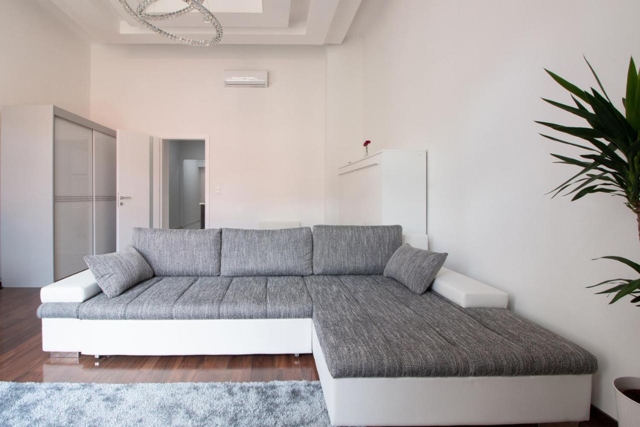 Basilika View Imperial Suite -Sas Street -Need Reservation For Free Parking Boedapest Buitenkant foto