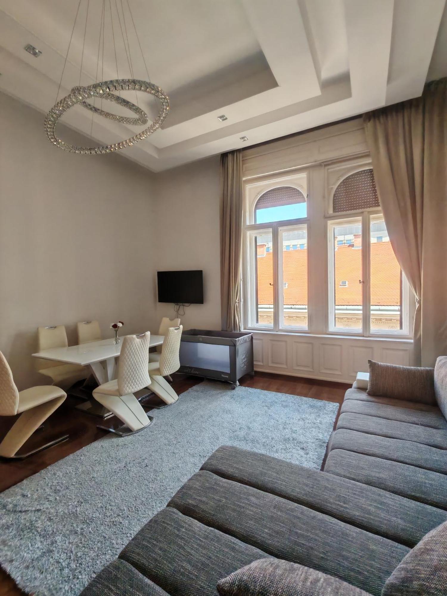 Basilika View Imperial Suite -Sas Street -Need Reservation For Free Parking Boedapest Buitenkant foto