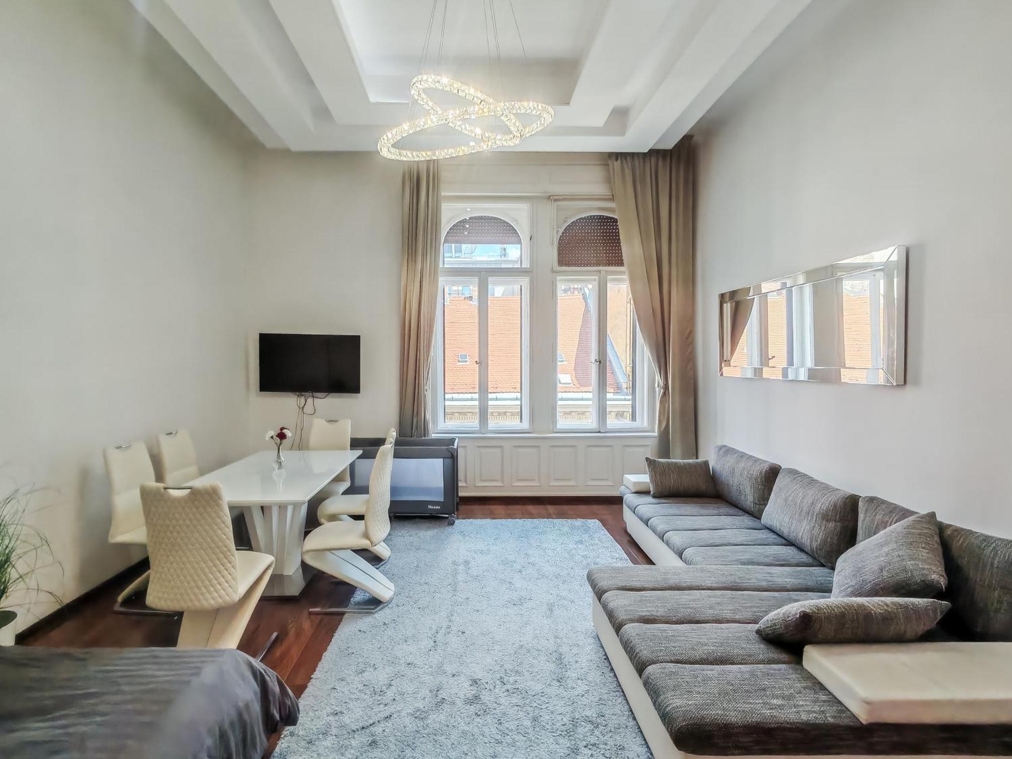 Basilika View Imperial Suite -Sas Street -Need Reservation For Free Parking Boedapest Buitenkant foto